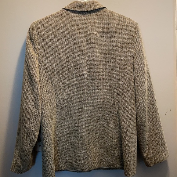 Simple Single button blazer - Picture 4 of 4